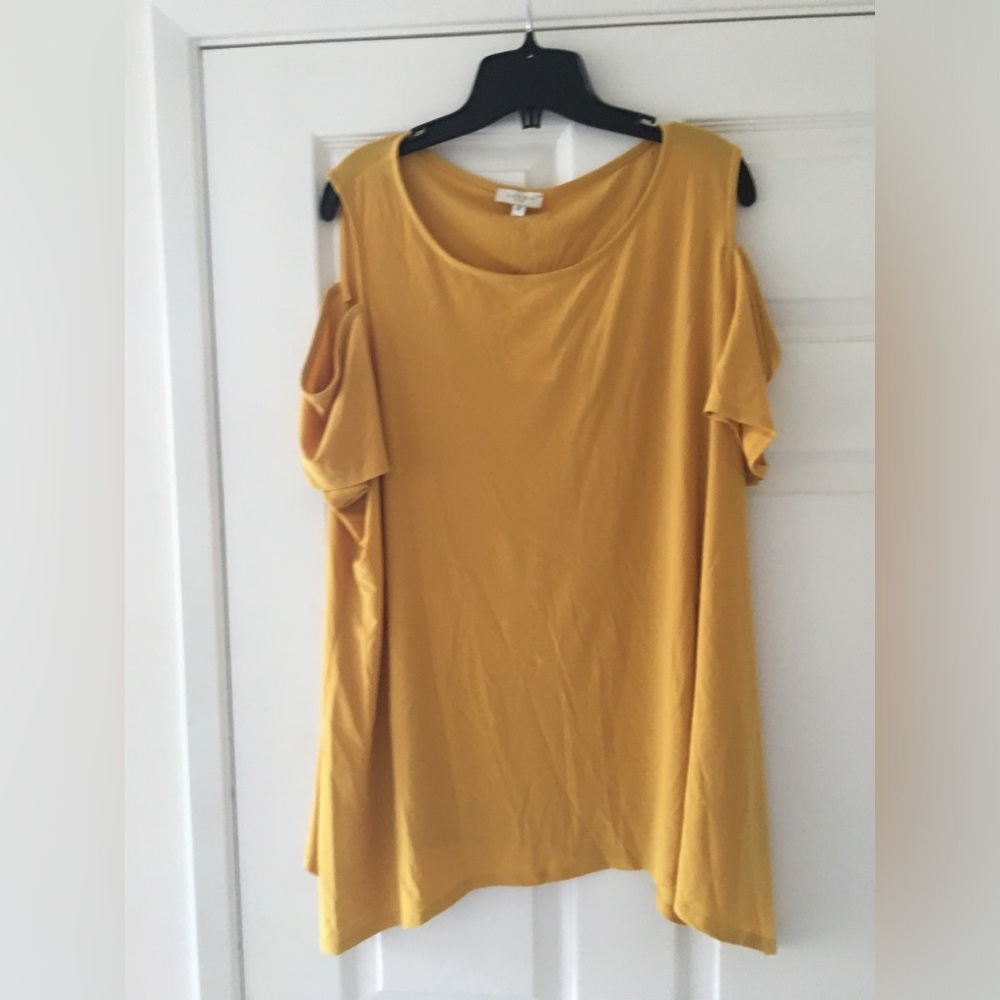 Sz 2X gold cold shoulder top